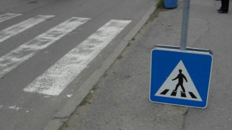Шофьор потроши пешеходка при движение на заден ход