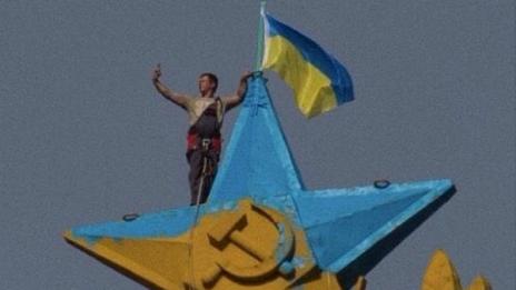 Украинец пое отговорност за боядисаната петолъчка в Москва