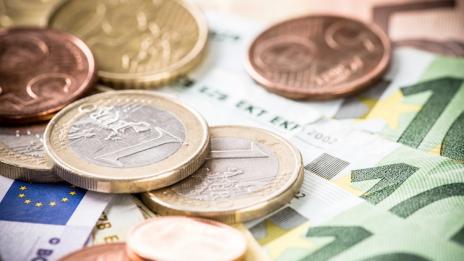 Плащат ни най-малко в целия ЕС, едва €4 на час