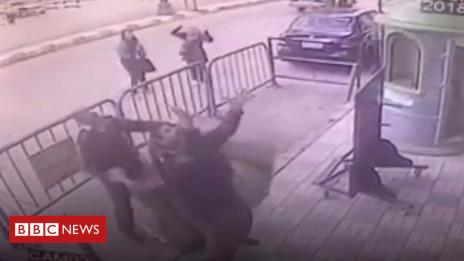  Полицаи спасиха дете, падащо от третия етаж