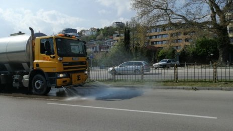 Започва миенето на булевардите и улиците във Варна през май