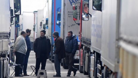 На Острова: Търсят 100 000 шофьори, дават до 50 000 паунда за година