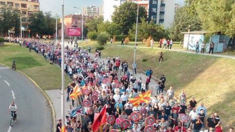 Хиляди протестираха с тенджери и тигани