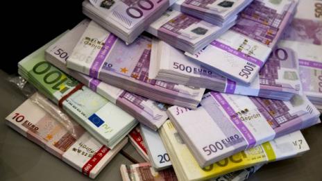 Хеликоптерни пари биха увеличили спестяванията, не потреблението