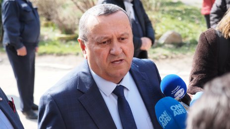  Хасан Адемов: Важното е ефектите на кризата да не ударят по джоба на българските граждани 