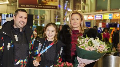  Стефка Костадинова посрещна първата ни олимпийска медалистка в хокея