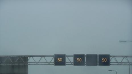 Монтират първите електронни пътни знаци в страната