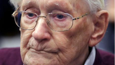 96-годишният „деловодител на Аушвиц“ влиза в затвора