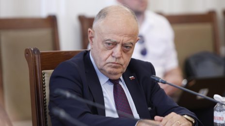 Атанасов поиска от Радев обяснение защо България е защитила руския олигарх Искандер Махмудов