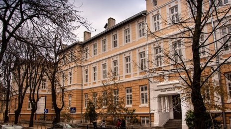 Младеж буйства и закача ученички от Музикалното училище във Варна 