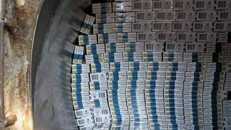 Задържаха шофьор, превозвал 220 480 къса контрабандни цигари