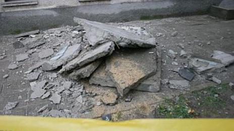 Част от балкон рухна в центъра на София