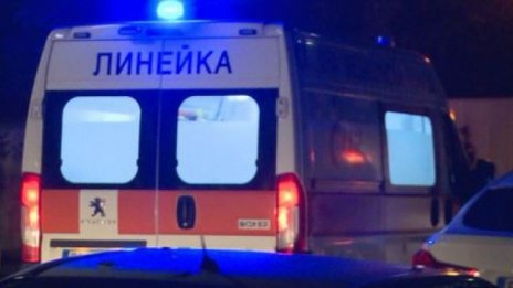 Моторист се заби фатално в мантинела 