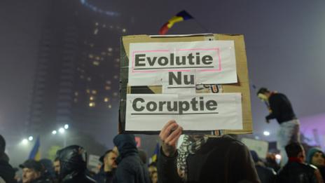 Народът в Румъния: Искаме и оставка!