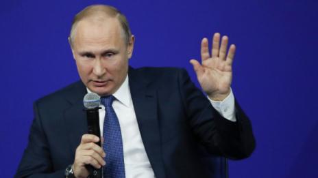 Проучване: Путин печели изборите със 70% от гласовете