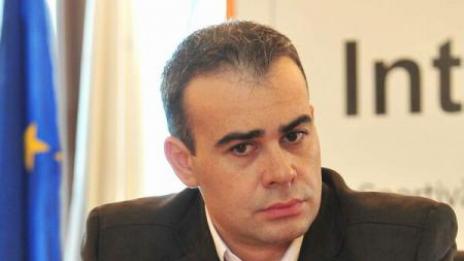 Разследват румънския финансов министър