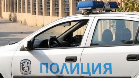 Бургаските полицаи задържаха 4 коли с 20 мигранти