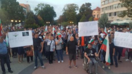 Нов протест на работниците от Карнобат