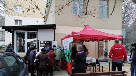 Допълнителни порции храна за 750 потребители на обществената трапезария във Варна