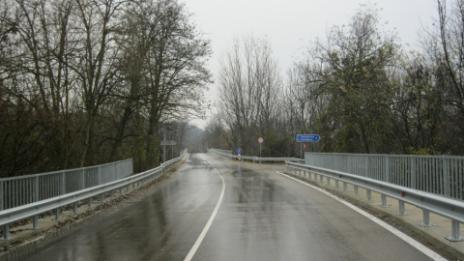 Поредица от инциденти, затруднено движение и блокирани пътища