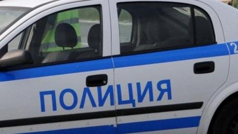 Жена нави волана и колата увисна от мост  