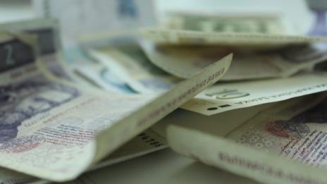 Крадци отмъкнаха 11 бона от офис в Бургас