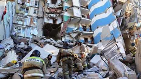 Извадиха живо 11-месечно бебе изпод развалините в Магнитогорск