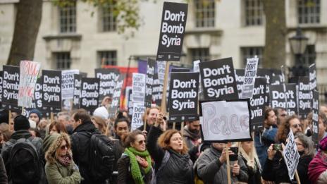 Протестиращи в Лондон: Не бомбардирайте Сирия!