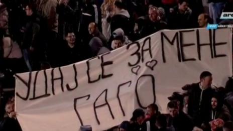 Футболен фен предложи брак по време на дерби