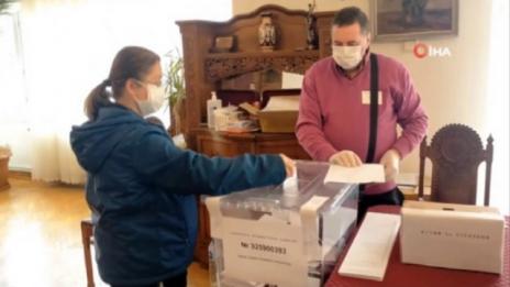 Маски в определен цвят! Машинации на вота в Турция – разказват наблюдатели