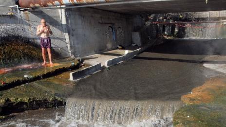 Калната вода от Шокъровия канал във Варна - заради авария на ВиК