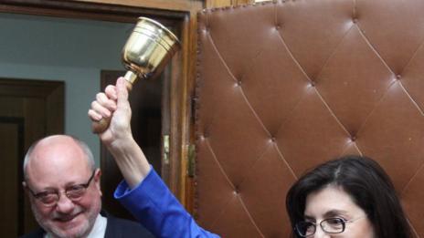 Танев предаде властта на ”интелектуалното бижу” Кунева