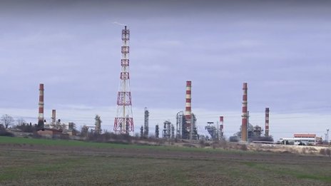 Решено: Държавата взима ръководството над рафинерията в Бургас