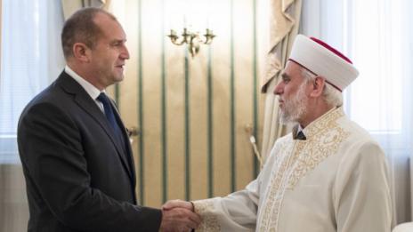 Радев на среща с мюфтията: Държавата да плаща, без външно влияние