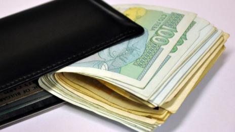 Минималната заплата вече е 420 лева