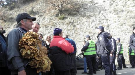 Тютюнопроизводители заплашиха с граждански протести