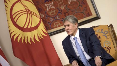 Президентът на Киргизстан пуска CD с авторски песни