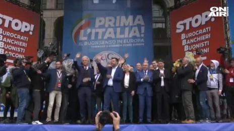 Под дъжда: В Милано се събраха на митинг крайнодесни партии от 11 страни  