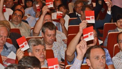 Драгомир Стойнев и Михаил Миков отиват на балотаж