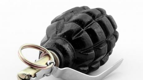 Хвърлиха граната в двора на руското консулство в Атина