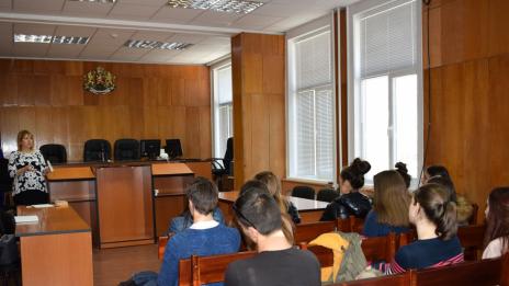 Запознаха училищни доброволци във Варна със съдебната практика за наркотиците