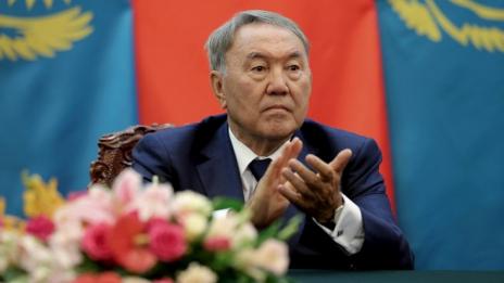 Казахстанският президент ще може да управлява до края на живота си