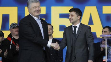 Политическо шоу преди избори в Украйна: Порошенко срещу Зеленски