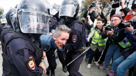 Още 194 души задържани при протести в Москва