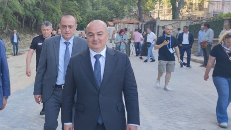 Земеделският министър: Общината да събори "незаконния град" край Варна