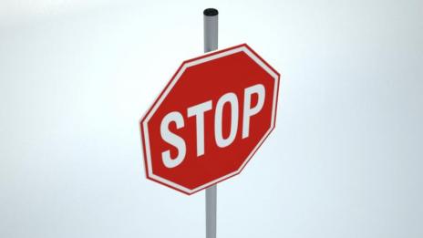 64-годишен варненец не спря на STOP и се натресе на друга кола