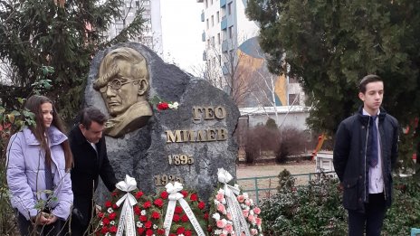 СУ „Гео Милев“ във Варна отбелязва днес своя патронен празник