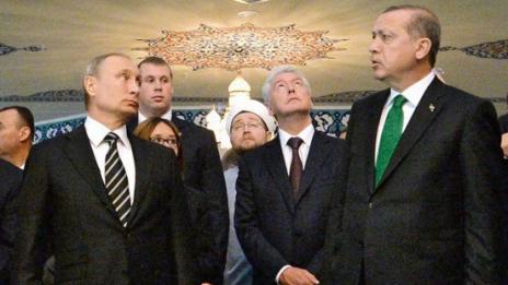 Путин заклейми ИД при откриването на голяма джамия в Москва