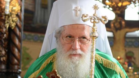 Вместо подарък за патриарха ни: Пари за болничен апарат