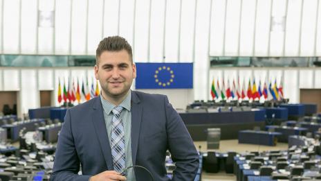 Новаков сравни пакет "Мобилност" с боксов мач